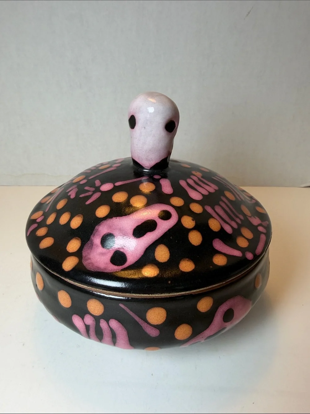 Stephen Kilborn Studio Pottery Day of the Dead Covered Dish Skull Chili EUC